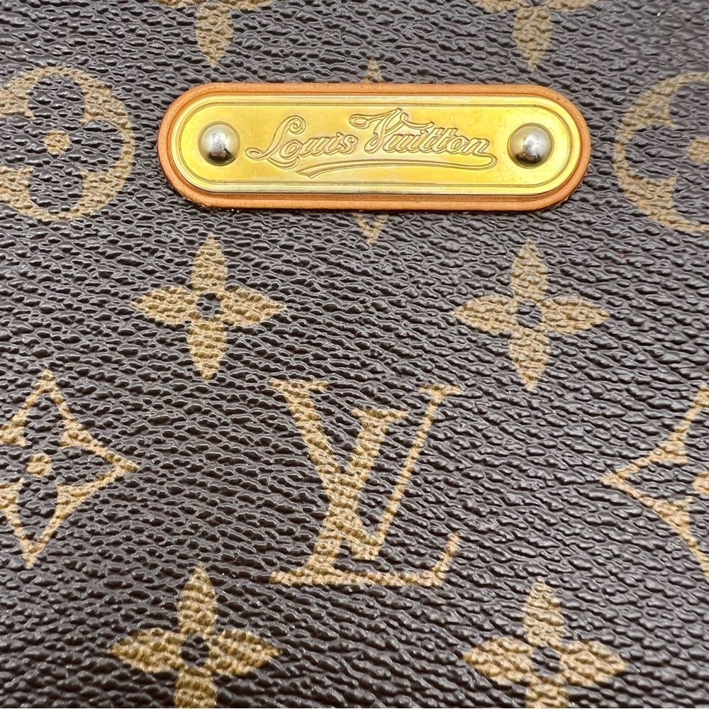 Louis Vuitton Monogram Milla MM Pouchette - Picture 4 of 16